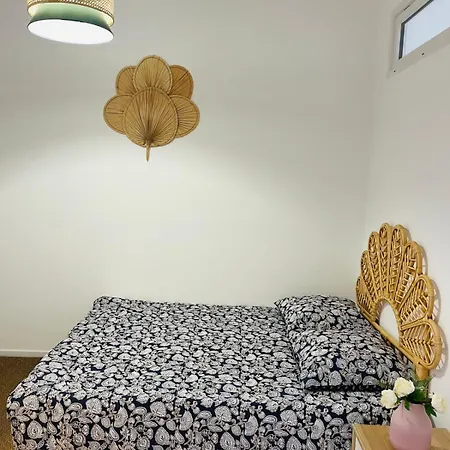 Old 1 Bedroom 2 Persons アパート *